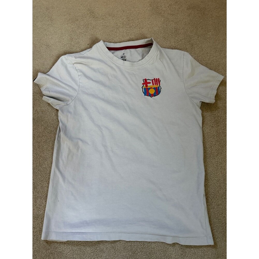 OFFICIAL FC Barcelona Team Crest Light Gray T-Shirt with Artsy Graphic on Back